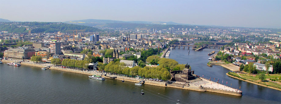 Koblenz, wijnstad gelegen aan de Rijn en de Moezel, zicht op de Deutsche Eck